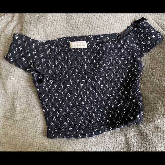 Patterned off the shoulder crop top - Picture 1 of 2